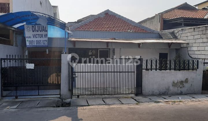 1 1/4 Floor House with SHM on Cemara Street, Near Islamic Centre