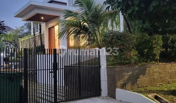 Rumah 2 Lantai SHM, Hook di Pondok Indah, Jakarta Selatan.