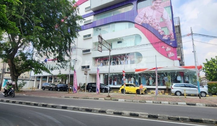 Gedung 6 Lantai Di Jalan Raya Pemuda Rawamangun Jakarta Timur.