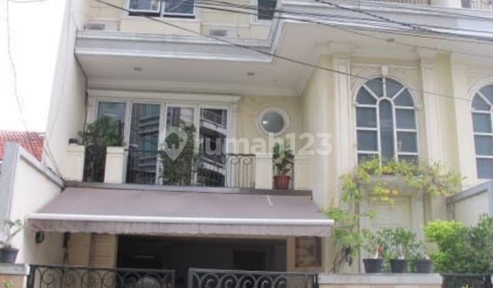 Rumah Murah 4 Lantai Modern Classic di Jalan Setiabudi Jak Sel.