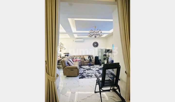 Turun Harga Drastis Jual Rumah Mewah 2 Lantai Full Furnished di Cluster Shinano, Jakarta Garden City, Cakung 034