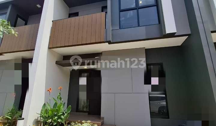 Sewa Rumah Murah 2 Lantai L6 Di Cluster Regia Summarecon Crown Gading, Harapan Indah 037