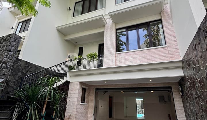 Disewakan/Dikontrakan Rumah Cantik dalam Perumahan Townhouse Asri Lingkungan Nyaman Akses Jalan Lebar Siap Huni Semi Furnished di Kemang Bangka, Jakarta Selatan