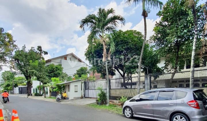 Old House Land Calculation Strategic Location in Kebayoran Baru Area, South Jakarta