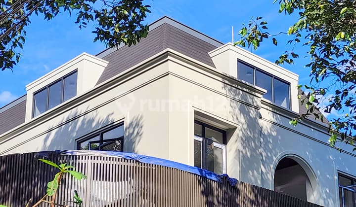 Pondok Indah Rumah Mewah! Dijual Property Rumah Hunian Cantik Mewah American Classic Siap Huni Semi Furnished di Dalam Perumahan Area Premium Elit di Pondok Indah, Jakarta Selatan