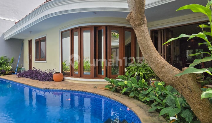 Premium Area Beautiful Tropical House Attractive! For Sale Luxury Residential Property Beautiful Well-Maintained House with Modern Tropical Concept, Ready to Occupied Semi Furnished, Strategic Location in Premium Elite Prime Area of Darmawangasa Dharmawangsa, Kebayoran Baru, South Jakarta.