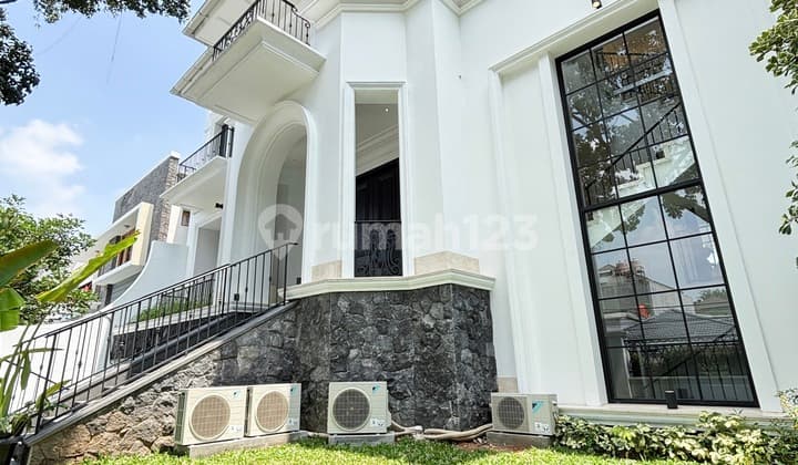 American Classic Mewah, Dijual Rumah Mewah 2 Lantai di Jalan Panglima Polim, Jakarta Selatan. American Classic, Siap Huni