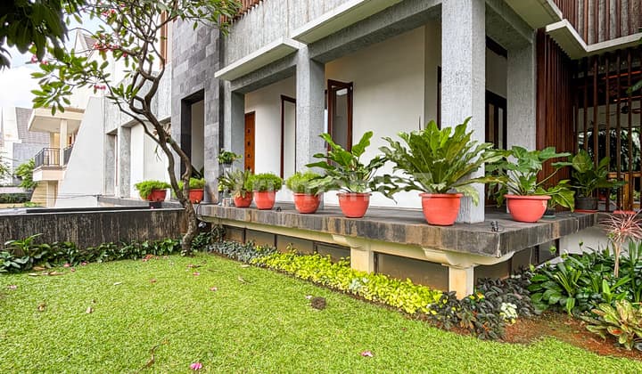 Backyard Page Beautiful Wide Swimming Pool Pondok Indah, South Jakarta