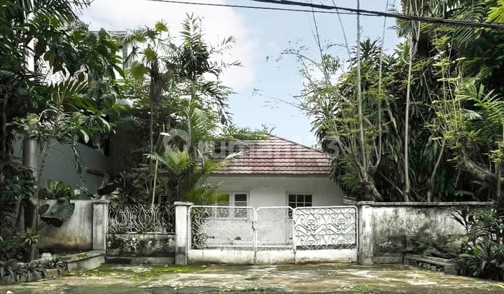 ATTRACTIVE PRICE! Land Measurement House in Kebayoran Baru area at Dempo Street, South Jakarta