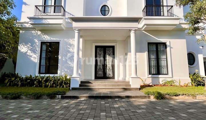 Di Sewakan/Kontrakan Rumah Mewah Cantik dengan Fasilitas Kolam Renang di Dalam Townhouse, Akses Jalan Lebar dan Siap Huni Semi Furnished di Cilandak, Jakarta Selatan