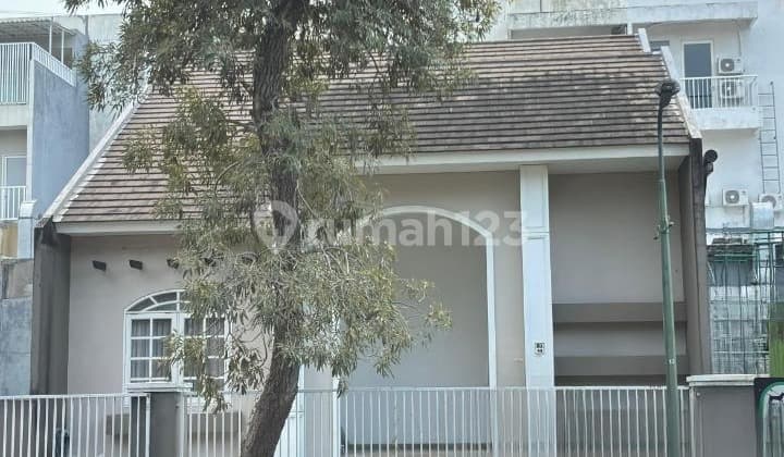 Rumah Murah 1 Lantai Minimalis Semi Furnished Siap Huni Dekat Gwalk di Taman Puspa Raya Citraland Utama Surabaya Barat