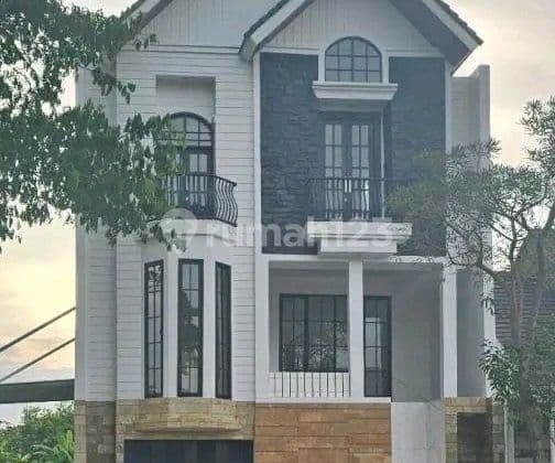 Di Sewakan Rumah Murah 3,5 Lantai Minimalis Kosongan Siap Huni Dekat Gwalk Di Queenstown Citraland Utama Surabaya Barat