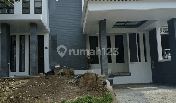 Affordable 2-Story Minimalist Hook House, Semi-Furnished, Ready to Occupy, Near Gwalk in Royal Park Citraland, West Surabaya