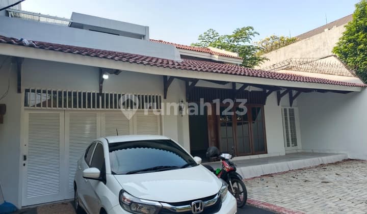 Rumah di Puri Indah Jakarta Barat Bangunan 2 Lantai Siap Huni