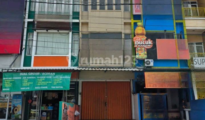 3-Story Shop House in Rawa Buntu, South Tangerang, Strategic Location