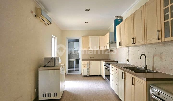 Rumah Cantik Rapih 2 Lantai Semi Furnish di Gading Serpong