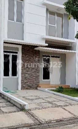 Di jual cepat rumah 2 lantai murah siap huni