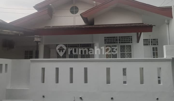 Rumah 2 Lantai, Bebas Banjir Lokasi Strategis di Bintaro Sektor 9