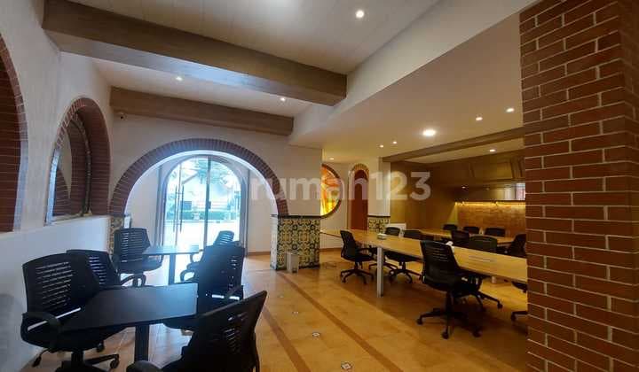 Tempat Usaha , Bagus Digunakan Utk Toko , Resto , Klinik , Kantor, Siap Gunakan, Lokasi Padat Usaha Sangat Strategis di Jakarta Selatan. Dekat Dg Arteri Raya , MRT Cipete