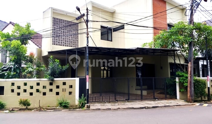 Rumah Bagus Terawat, Depan Taman , Security 24 Jam, Bebas Banjir Lokasi Strategis Dekat Rs. Setia Mitra, St. Pondok Ranji di Bintaro, Sekolahan Pj , Bintaro Plaza