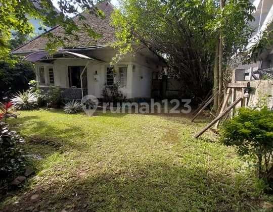 For Sale Dutch Heritage House C. Jalan Jawa. Bandung City. Near Bandung City Hall. Several Favorite Schools in Bandung.