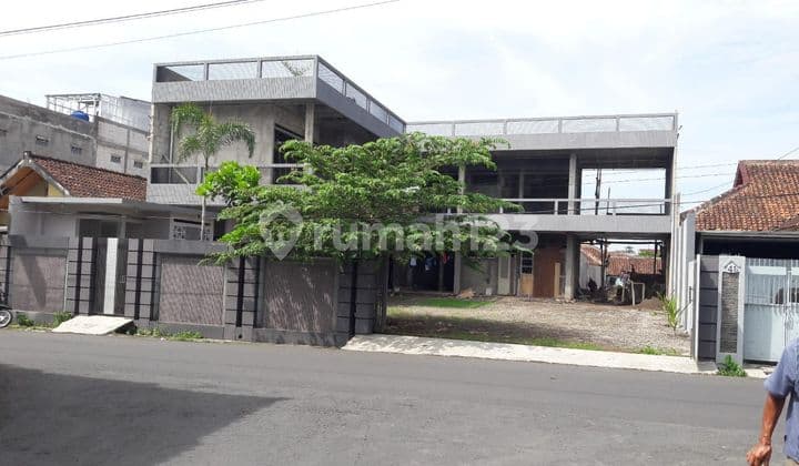 For Sale New Building. Suitable for Hotel, Cafe or Showroom. 98% Completed. Located in the Center of Tasikmalaya City. Cipedes Street.