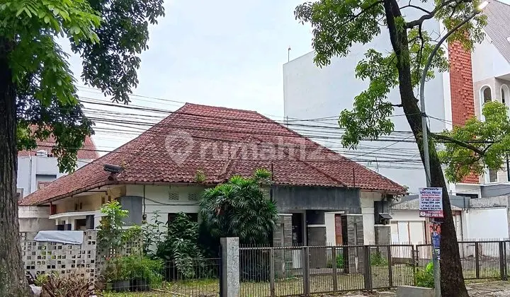 For Sale: House Ideal for Café Business. Located in a Culinary Area in Bandung. Near Riau Martadinata Street. Bandung City.