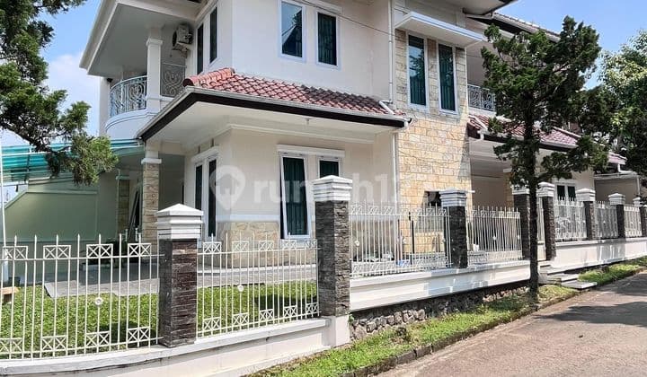 Dijual Rumah Siap Huni Komplek Setra Duta Bandung. Dekat Pintu Tol Pasteur. Univ Maranatha. Kamar Tidur 5.