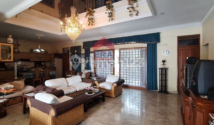 For Sale: Sukaluyu House, Cikutra. Has a Backyard, Strategic Location on Batik Kumeli Street, Near Gasibu, Gedung Sate, Telkom, Pusdai, Widiatama Campus, Bandung. Close to Cigadung and Tubagus Ismail.