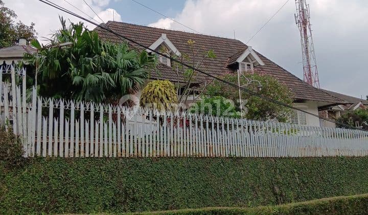 Dijual Rumah Klasik. Luas Tanah 698 M. Letak Tanah Tinggi. Posisi Hook. Lingkungan Nyaman. Setra Indah .Bandung Utara. Kota Bandung
