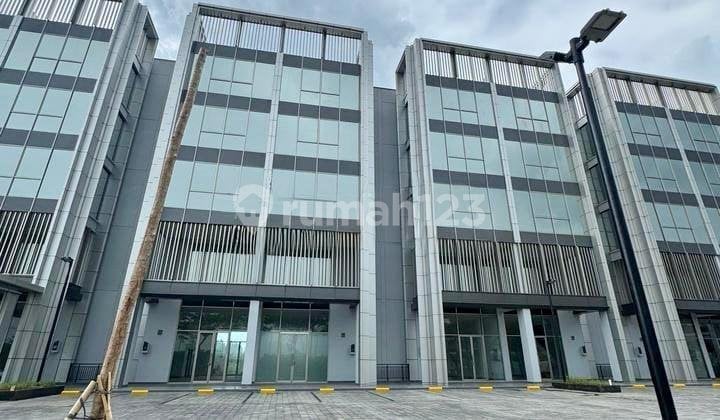 Soho Exclusive Shop House Facing the Road in the Premium Area of PIK 2