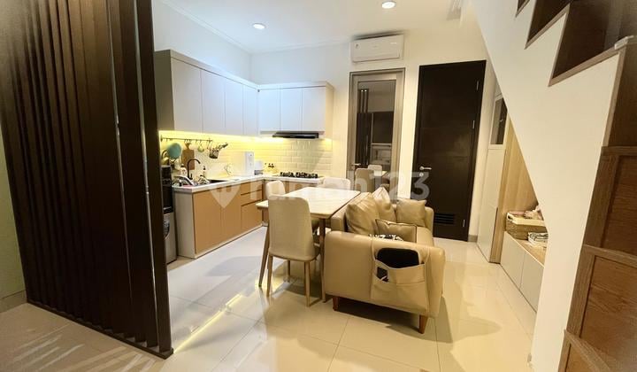 Rumah Mewah dengan Interior Berkelas di Pik 2