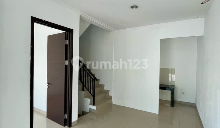 Rumah Minimalis Depan Taman Siap Huni di Pik 2