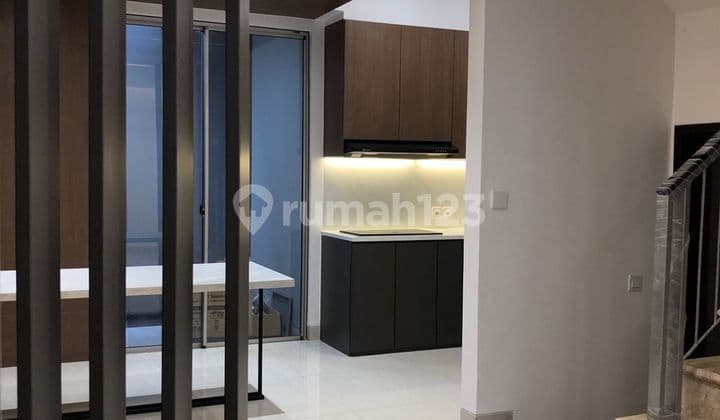 Rumah Furnished Cantik di Kawasan Premium Golf Island Pik