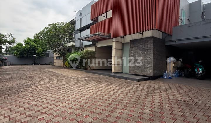 Mini Building 2 Lantai Cocok untuk Office dan Klinik Lokasi Strategis