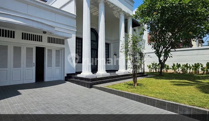 For Tent Rumah Modern Clasic di Pondok Indah, Jakarta Selatan