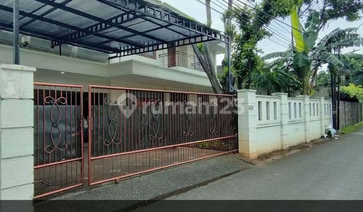 Disewakan Rumah 2 Lantai , Bagus Lokasi Strategis