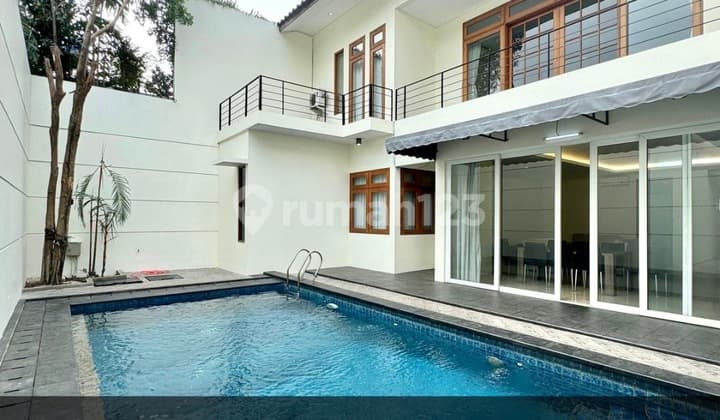 Disewakan Rumah Semi Furnished Lokasi Dekat Sekoalah Jis