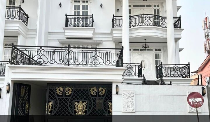 Rumah Mewah American Clasic Dekat dengan Pintu Tol Cilandak