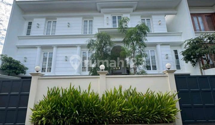Rumah Dua Lantai Full Furnished Mewah di Kemang Dalam