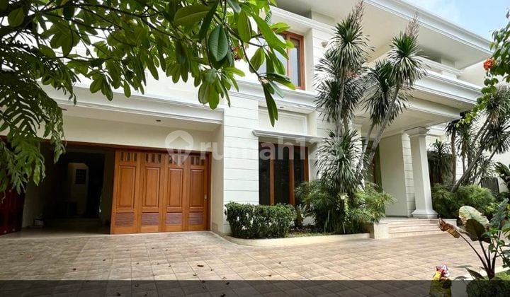 Disewakan Rumah Modern Tropical Semi Furnished di Jakarta Selatan