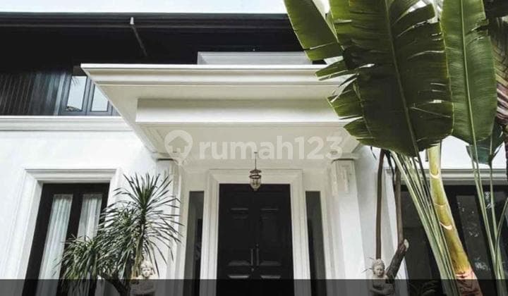Disewakan Rumah Modern Tropical Semi Furnished di Jakarta Selatan