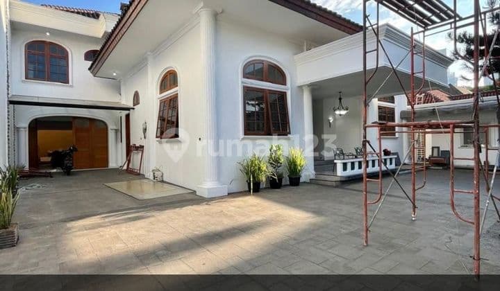 Disewakan Rumah Modern Furnished Siap Huni di Jakarta Pusat