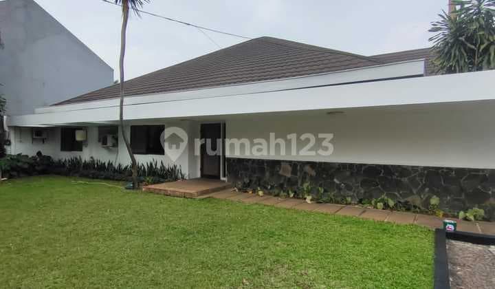 Disewakan Rumah Modern Tropical Semi Furnished di Kemang