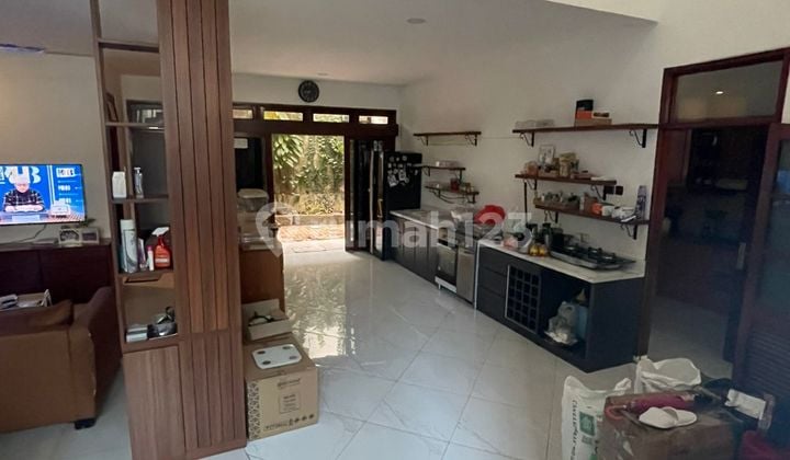 Dijual Cepat Rumah Cantik Terawat SHM 2 Lantai di Rempoa Tangerang Selatan