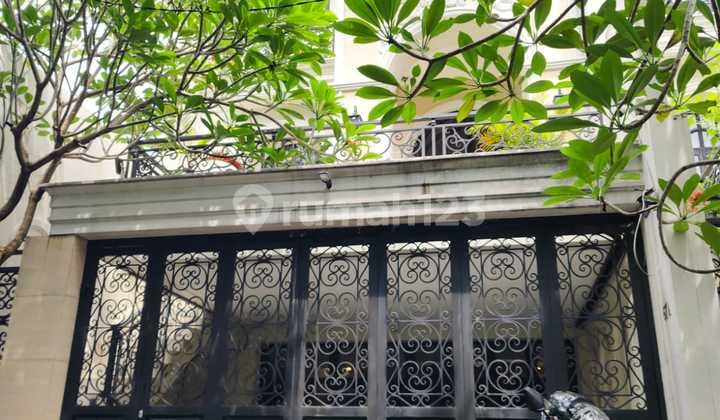 Dijual Cepat Rumah Kondisi Bagus SHM 2 Lantai di Jagakarsa Jakarta Selatan