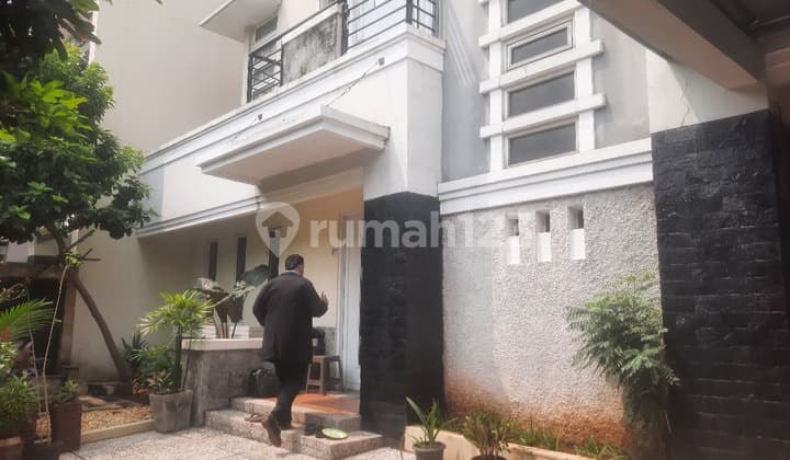 Dijual Cepat Rumah Cantik SHM di Perumahan Raffles Hills Tapos Depok