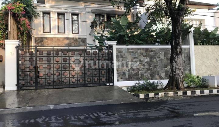 Dijual Cepat Rumah Mewah dengan Private Pool 2 Lantai SHM di Pejaten Jakarta Selatan