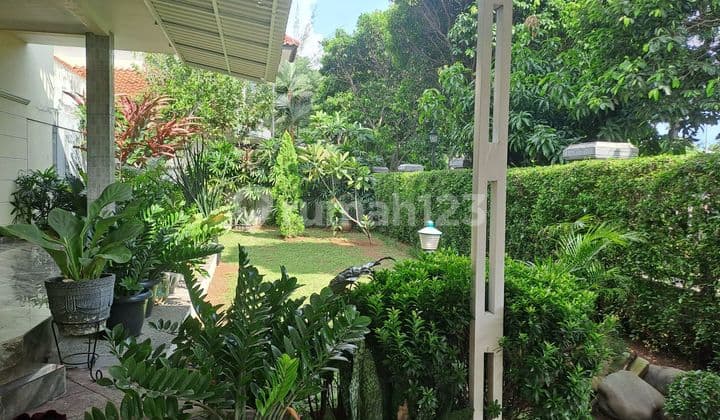 Rumah Besar Tingkat Rapi dan Terawat di Giri Loka BSD