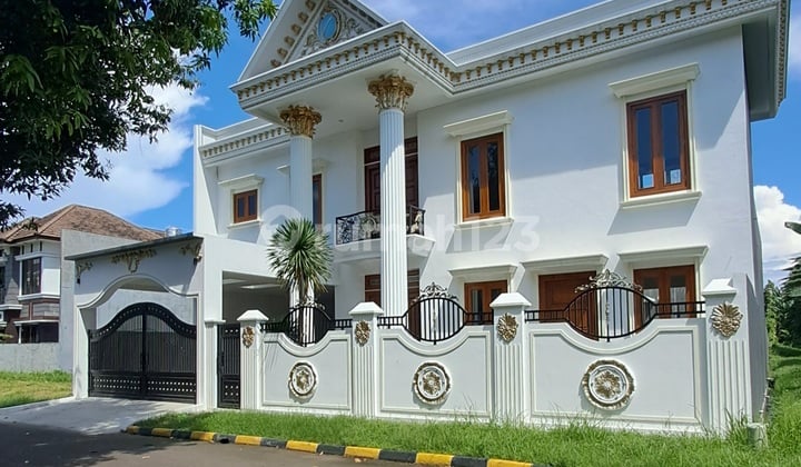 Rumah Mewah Siap Huni Dengan Swimming Pool